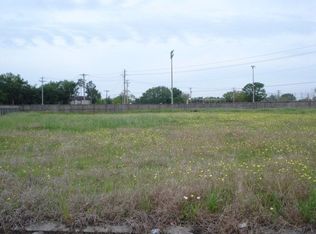 1408 S Bluebonnet Ln, Angleton, TX 77515