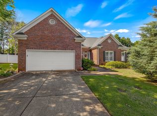 215 Sun Garden Ct, Greenville, SC 29615