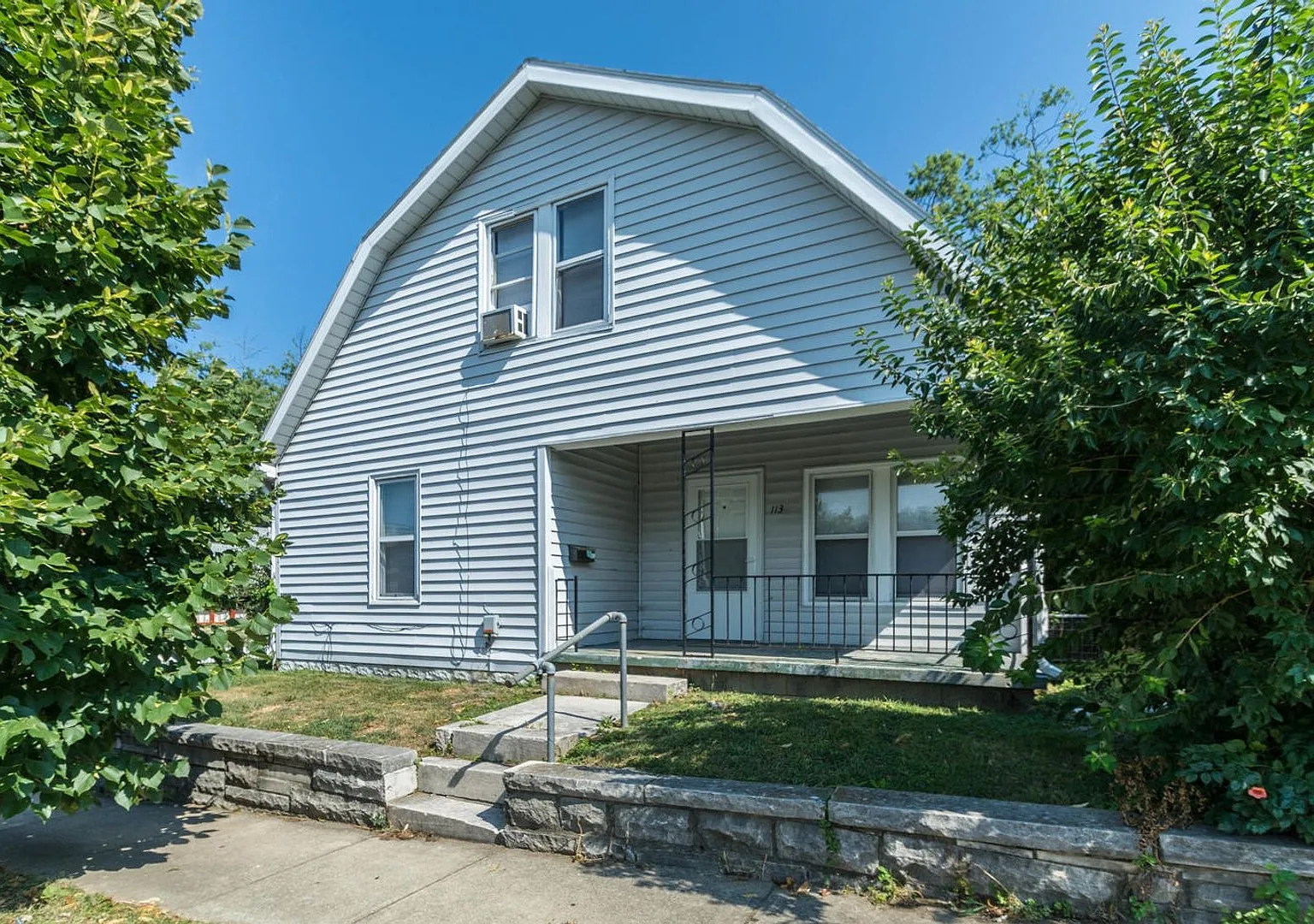 113 E 15th - 4 Bed/2 Bath - Updated kitchen and bath! — Photo 1