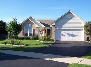 208 Foxworth Ct, Aurora, IL 60502