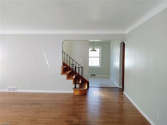 4th image of 7634 Mapleway Dr