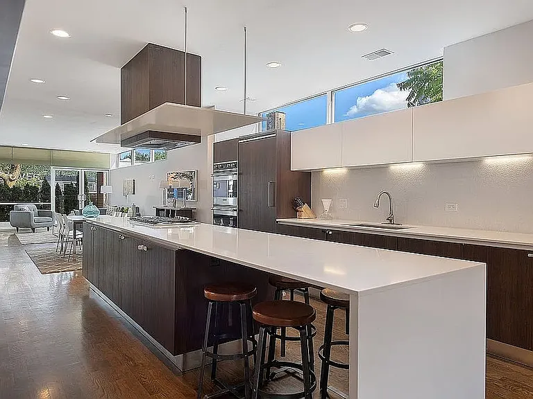 2910 N Sheffield Ave #1 — Photo 1