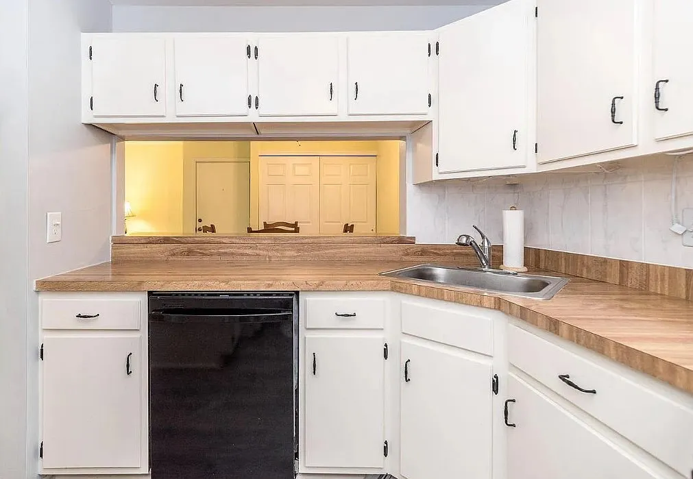 2 bed, 970 sqft, $1,900 — Photo 3