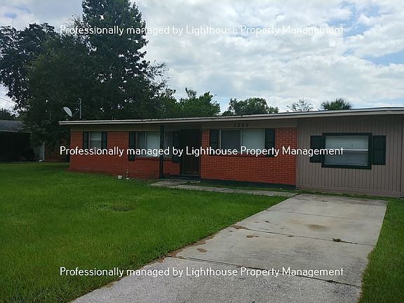 2nd image of 2206 Palmdale St