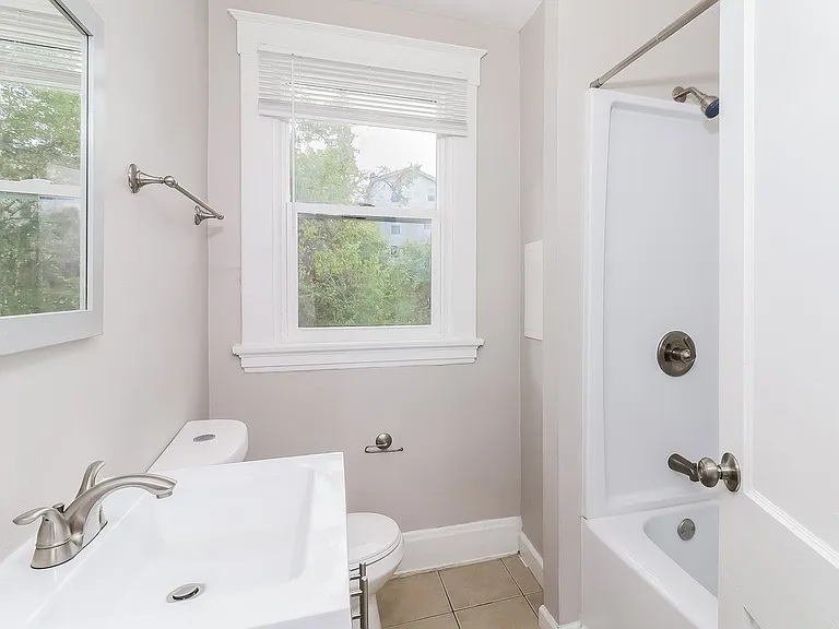 623687_027_main_bathroom_13241350.jpg