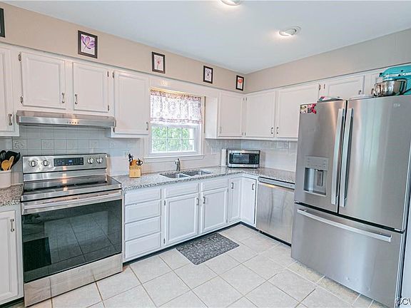 3rd image of 1908 Megan Ct