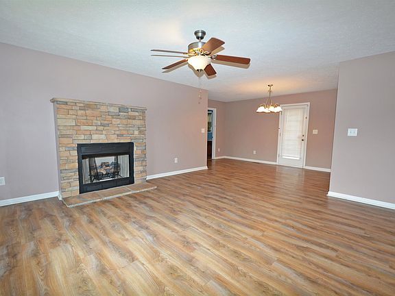 4th image of 1129 Channelview Ct