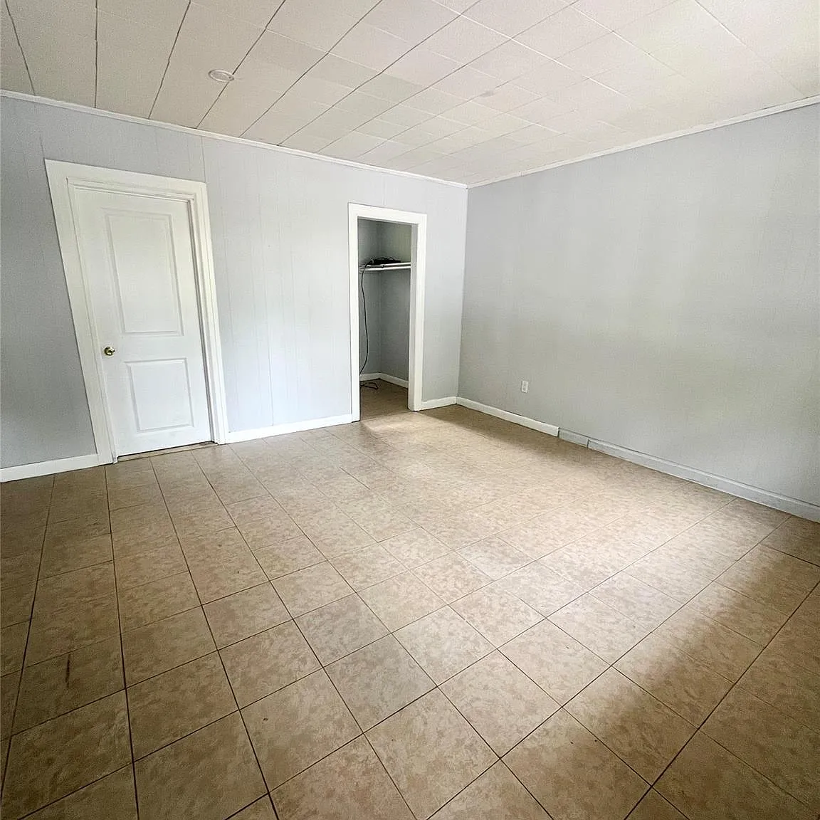 Studio, 1.0 bath, 400 sqft, $1,200 — Photo 2