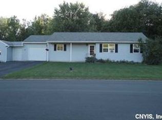 27 Salmon Meadow Ln, Pulaski, NY 13142