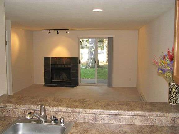 3rd image of 220 Newport Way NW APT 40