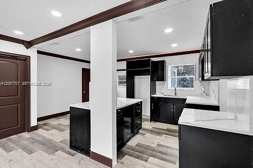 3 bed, 1305 sqft, $3,600 — Photo 4