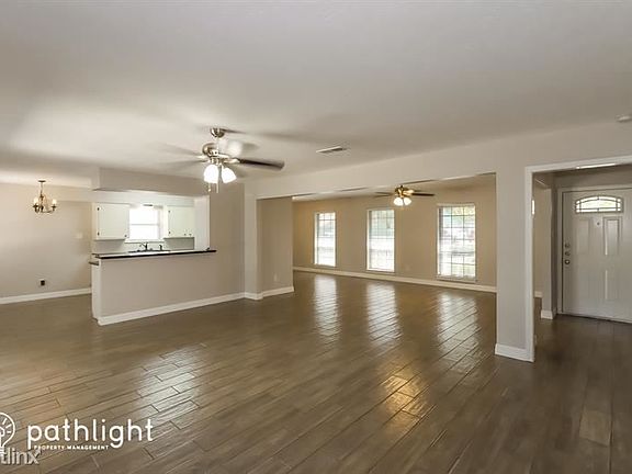 3rd image of 1114 Amherst Ln