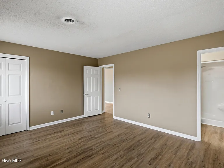 1299 Wellington Ave — Photo 10