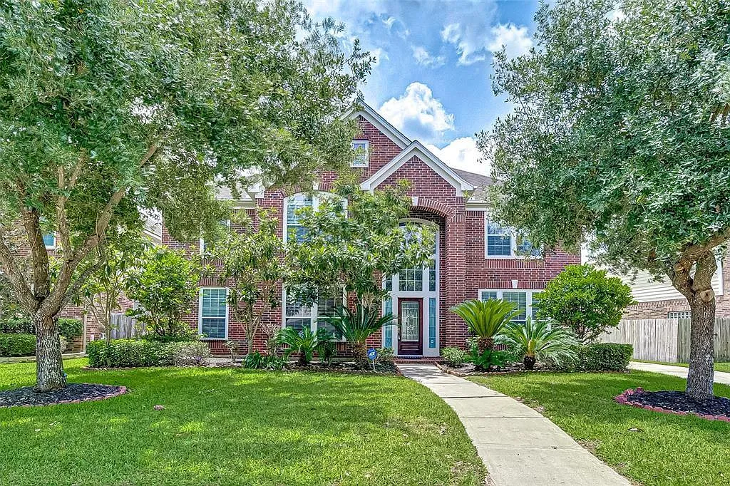 5 bed, 3.5 bath, 3897 sqft, $3,200 — Photo 1