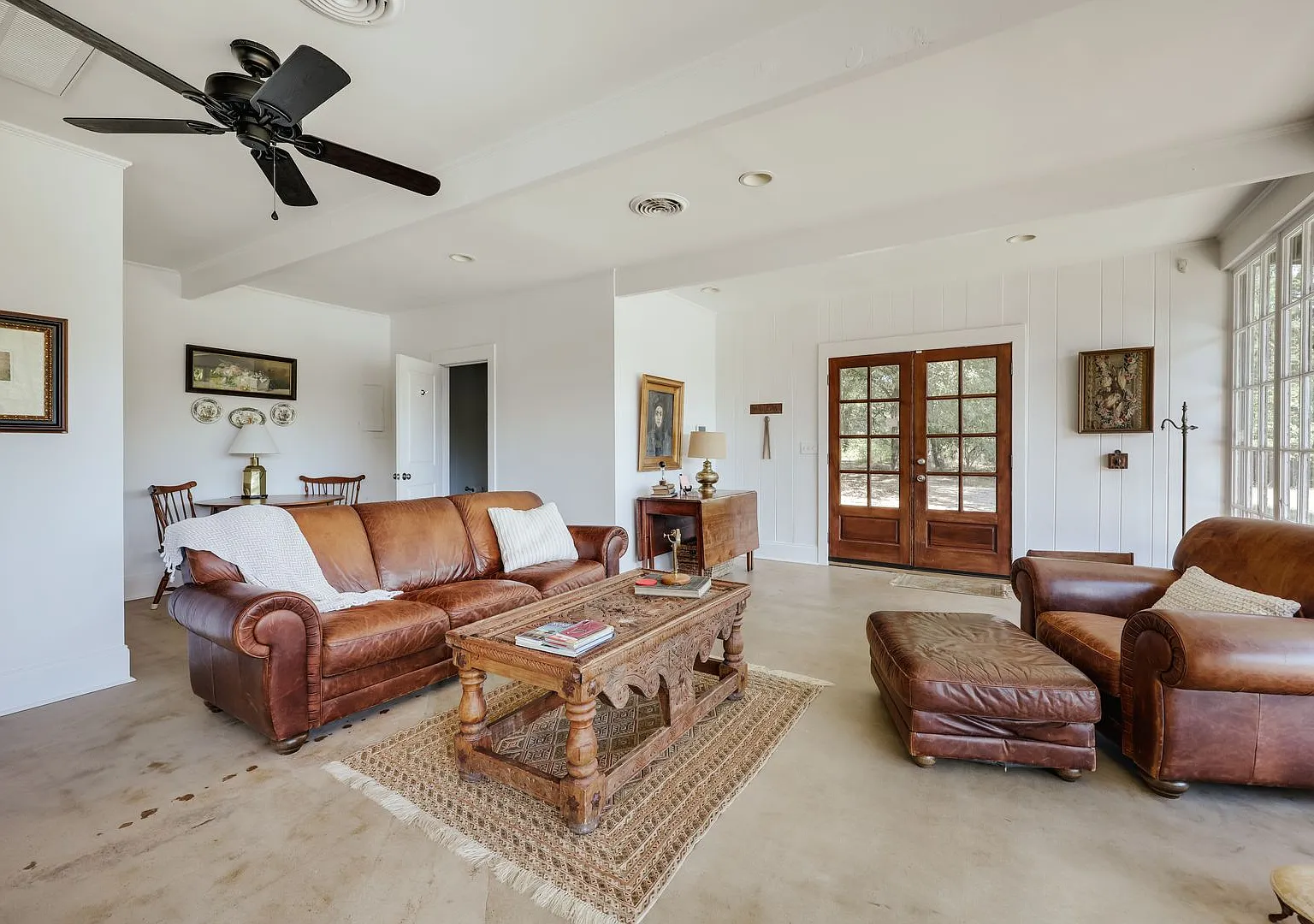 190 Lakewood Drive - Available NOW! — Photo 2
