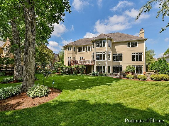 Gorgeous HUGE Back yard!