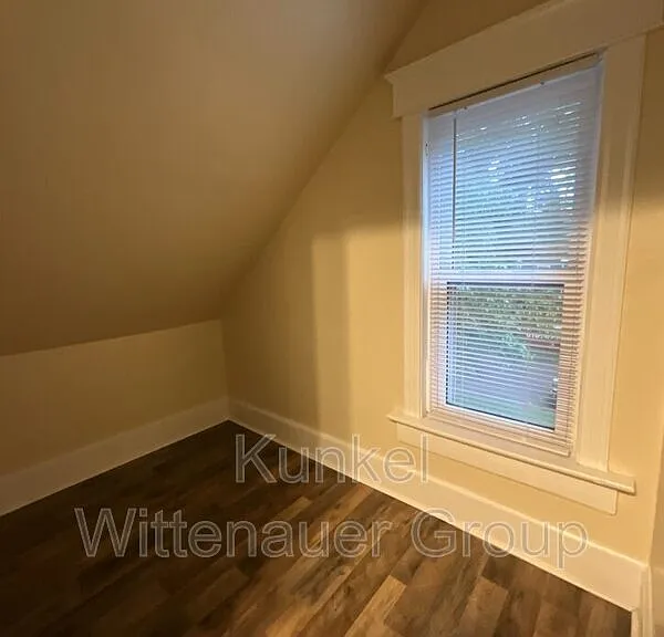 720 E D St — Photo 21