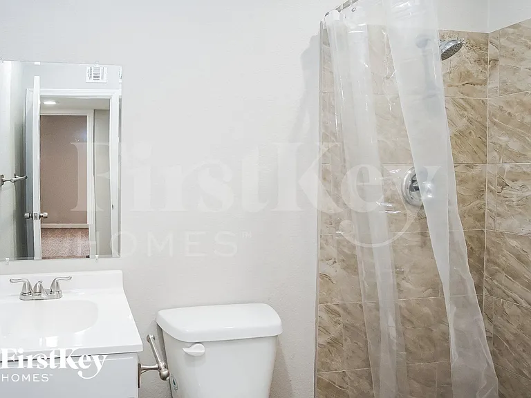 5060 Newton Dr — Photo 14