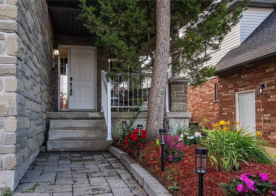 1st image of 11 Apple Ridge Dr