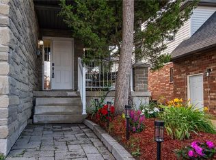 11 Apple Ridge Dr, Kitchener, ON N2P2R8