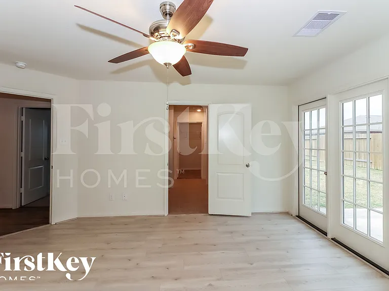 2301 Starboard Sail Dr — Photo 11