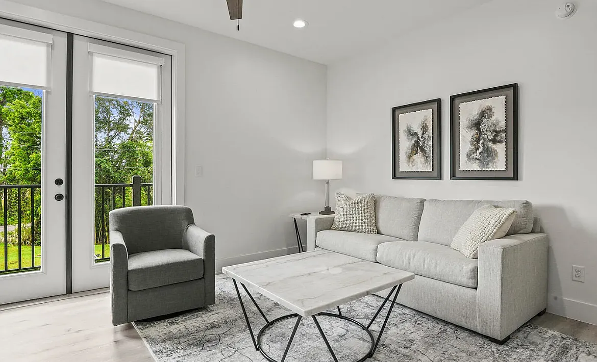 1302 Magnolia St — Photo 3