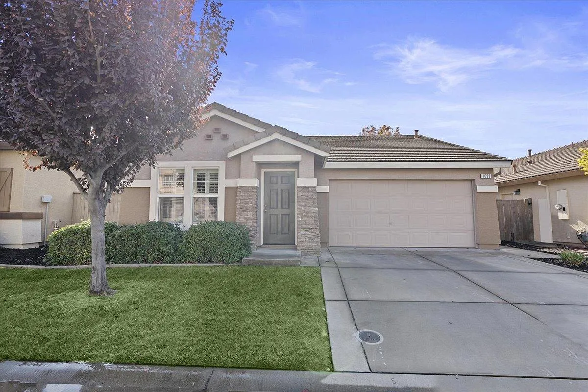 1693 Blue Beaver Way photo 1