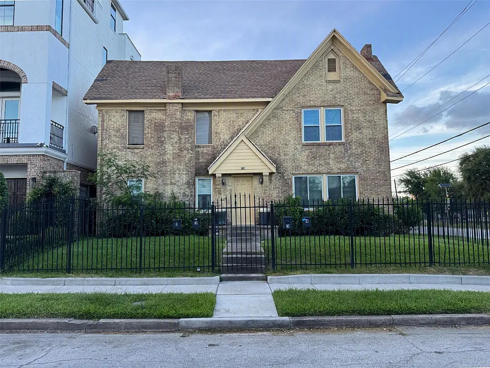 302 W Saulnier St #3