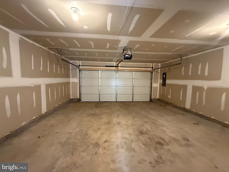 223 Orpington Dr — Photo 27