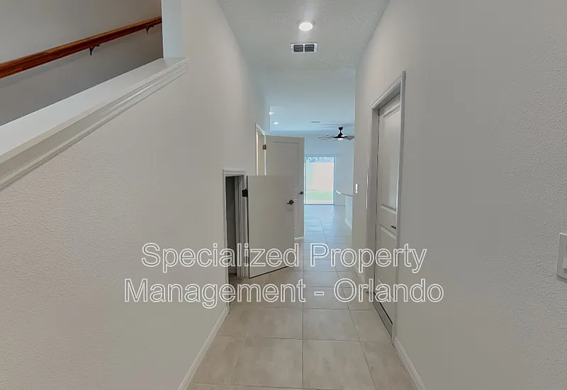 3 bed, 2.5 bath, 1365 sqft, $2,050 — Photo 2