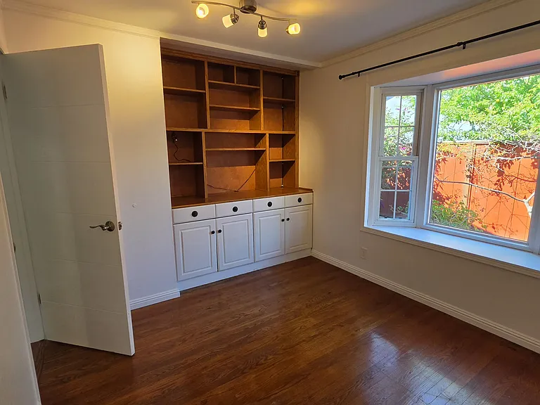 office/entertainment room or a bedroom