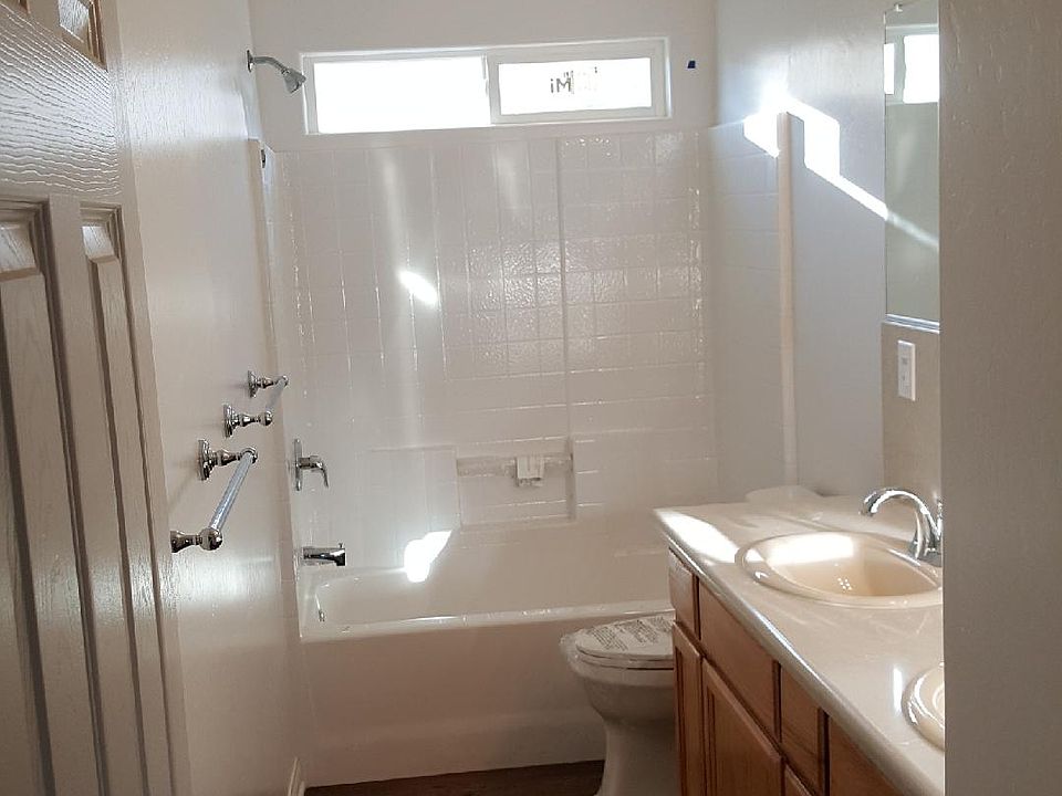 2nd image of 1110 Murdock St