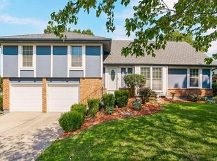 194 NE Beechwood Ct, Lees Summit, MO 64064