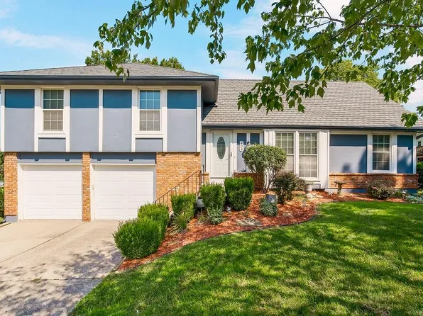 194 NE Beechwood Ct, Lees Summit, MO 64064