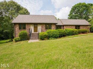 1740 Thomas Dr, Hoschton, GA 30548
