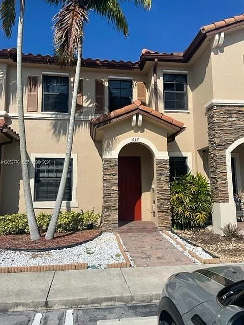 2 bed, 2.5 bath, $2,300 — Photo 2