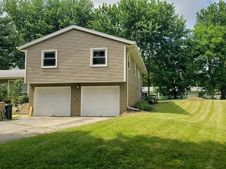 10 Brompton Cir #10 — Photo 1