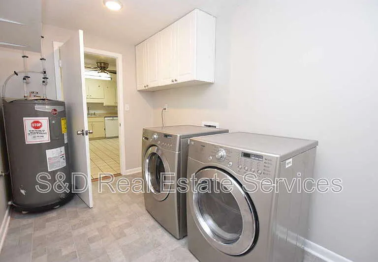 1424 Phyllis St — Photo 20