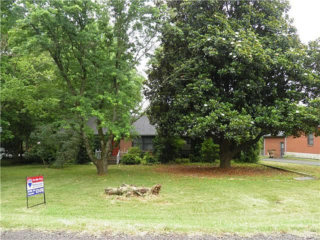1st image of 2615 Lakeland Dr
