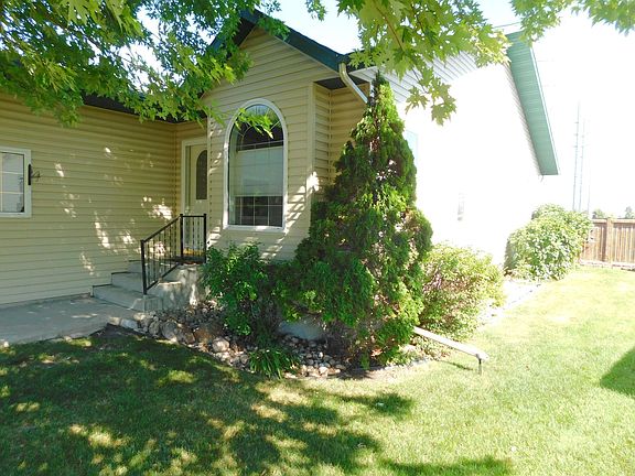 3rd image of 840 Lakeridge Pl
