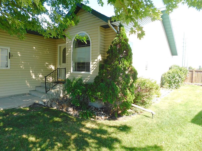 Listing photo 3