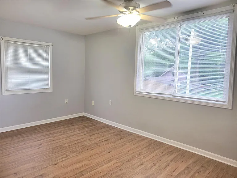 52 N Glenwood Ave — Photo 3