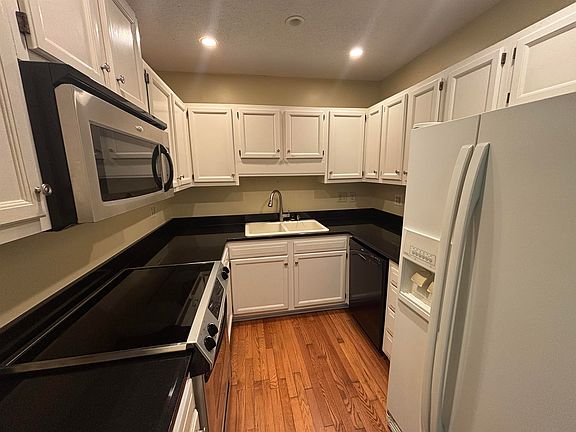 5th image of 5001 Little River Rd. #W-211