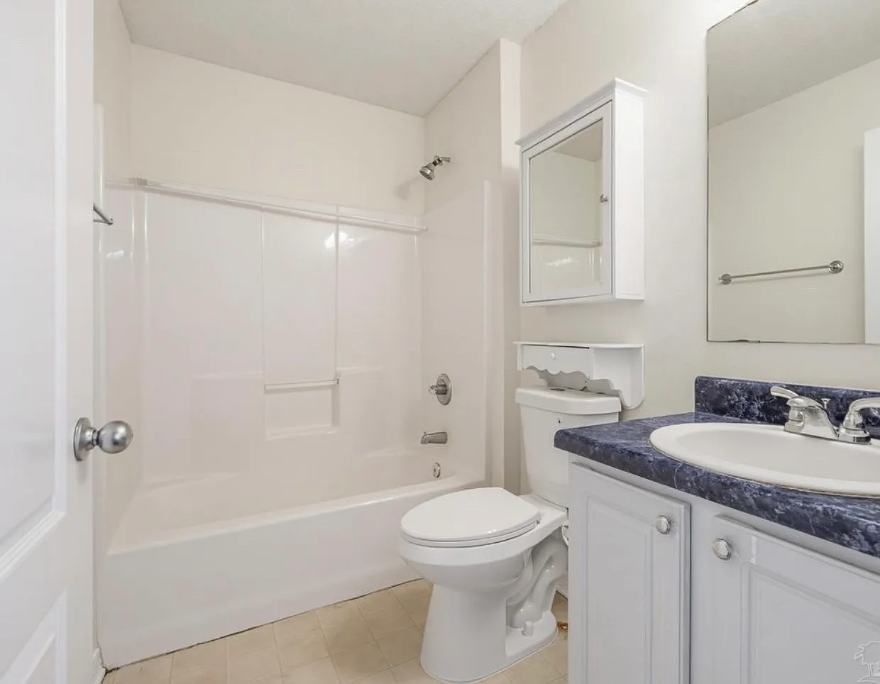 3 bed, 1347 sqft, $1,900 — Photo 4