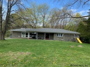 17 Hillcrest Dr, Ravena, NY 12143