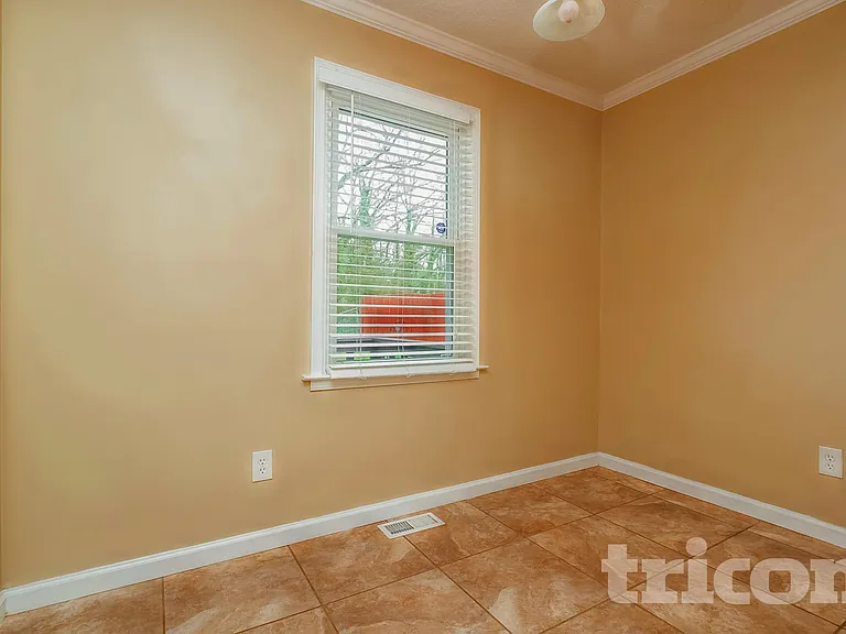125 Wayside Dr — Photo 5