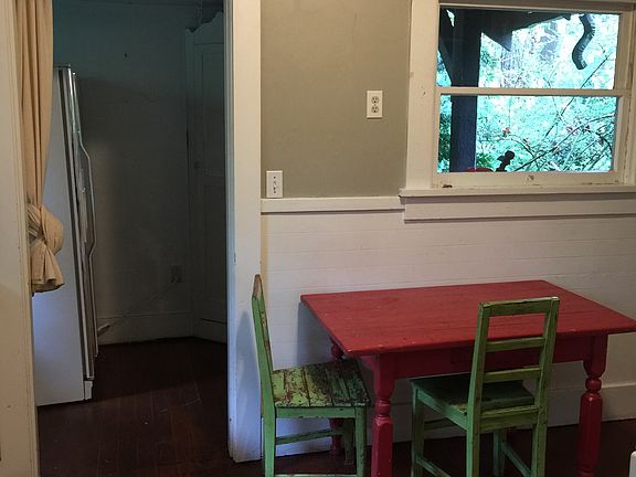 3rd image of 2715 Capitol Way S
