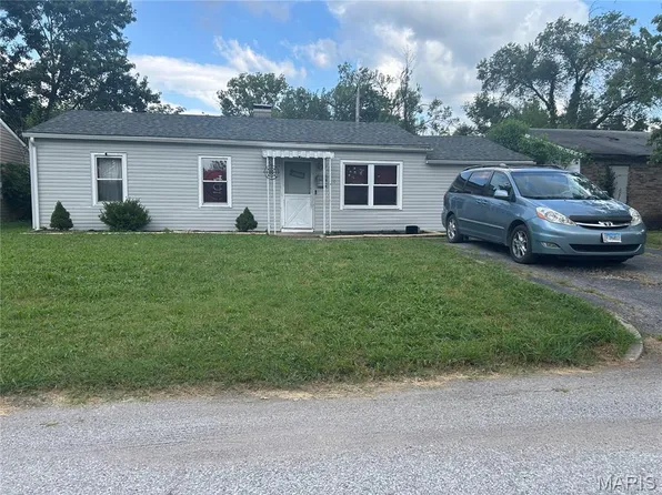 710 Saint Barbara Ln, Cahokia, IL 62206