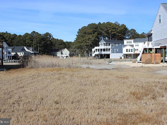 2nd image of 935 Sailors Ct
