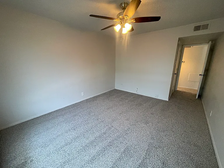 505 Eagle Dr #4 — Photo 6